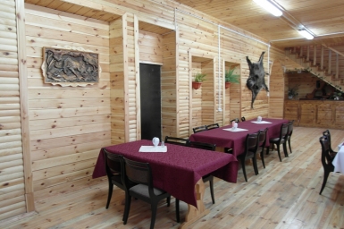 В гостинице есть оружейная комната